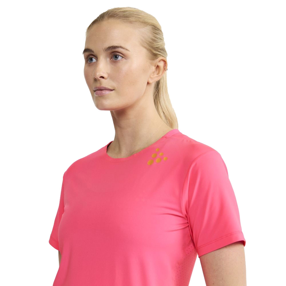 Craft Pro Hypervent Tee 2 Women's Fuchsia 1914598-745000 shirts en tops online bestellen bij Kathmandu Outdoor & Travel