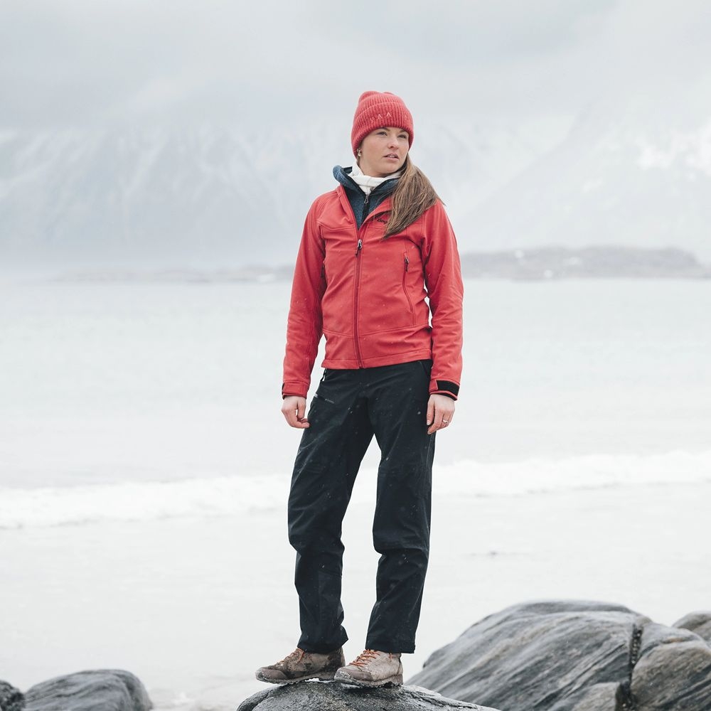 Bergans Vaagaa Softshell Jacket Hood Women's Crimson Red 3363-21847 jassen online bestellen bij Kathmandu Outdoor & Travel