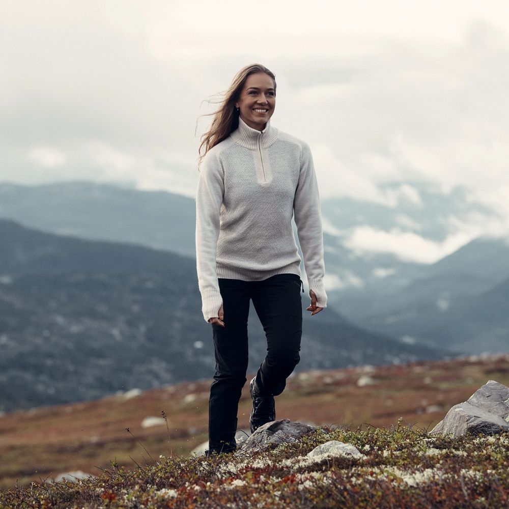 Bergans Ulriken Light Merino Jumper Women's Vanilla White 3130-21406 fleeces en truien online bestellen bij Kathmandu Outdoor & Travel