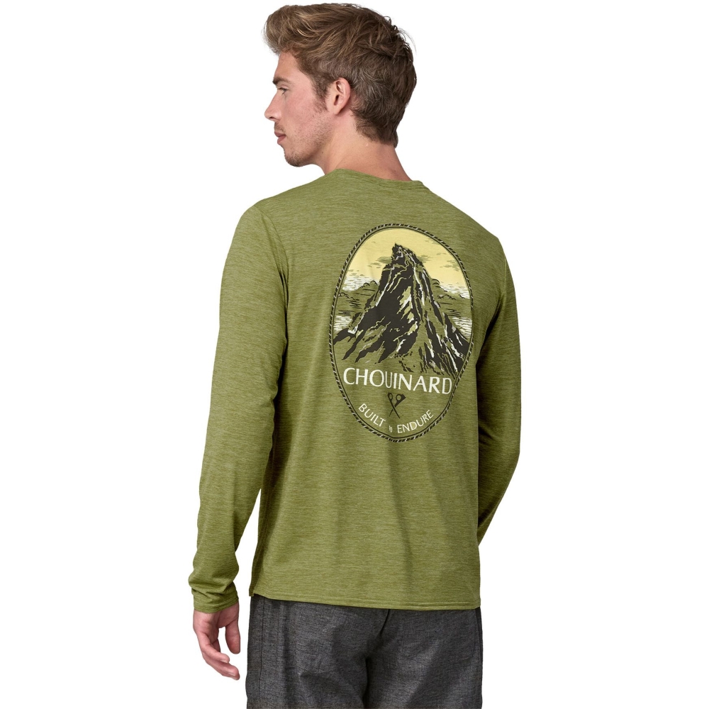 Patagonia L/S Cap Cool Daily Graphic Shirt - Lands Chouinard Crest: Buckhorn Gree 45160-CHBX shirts en tops online bestellen bij Kathmandu Outdoor & Travel