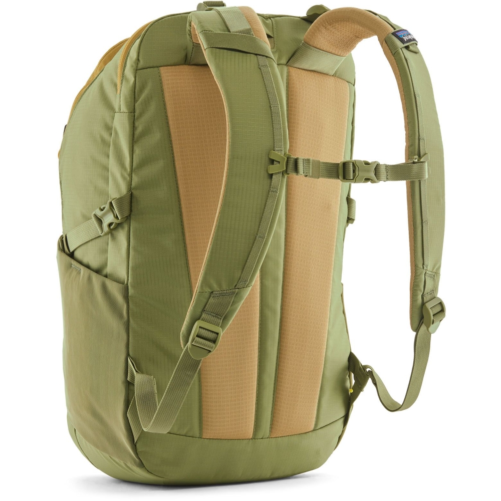 Patagonia Refugio Day Pack 30L Buckhorn Green 47928-BUGR dagrugzakken online bestellen bij Kathmandu Outdoor & Travel