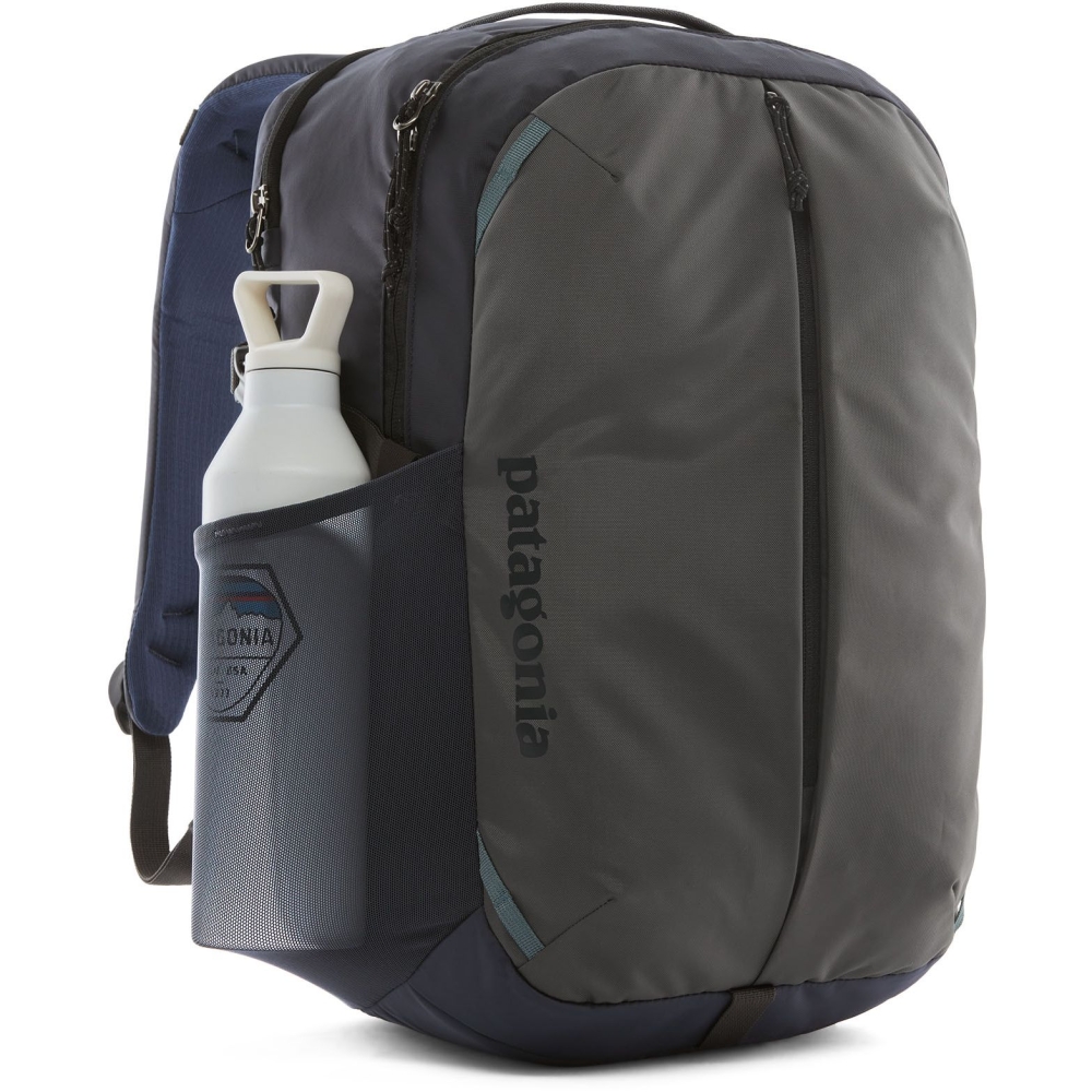 Patagonia Refugio Day Pack 26L Smolder Blue 47913-SMDB dagrugzakken online bestellen bij Kathmandu Outdoor & Travel