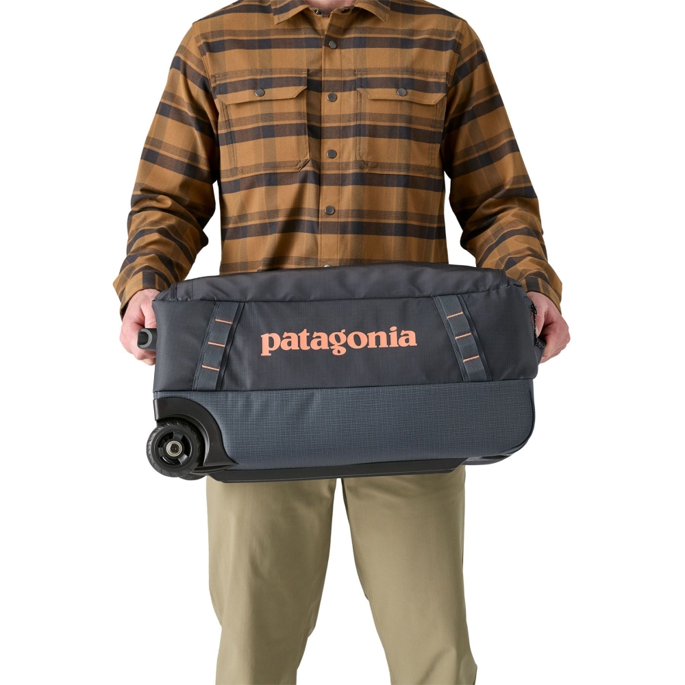 Patagonia Black Hole Wheeled Duffel 40L Smolder Blue 49379-SMDB rolkoffers online bestellen bij Kathmandu Outdoor & Travel