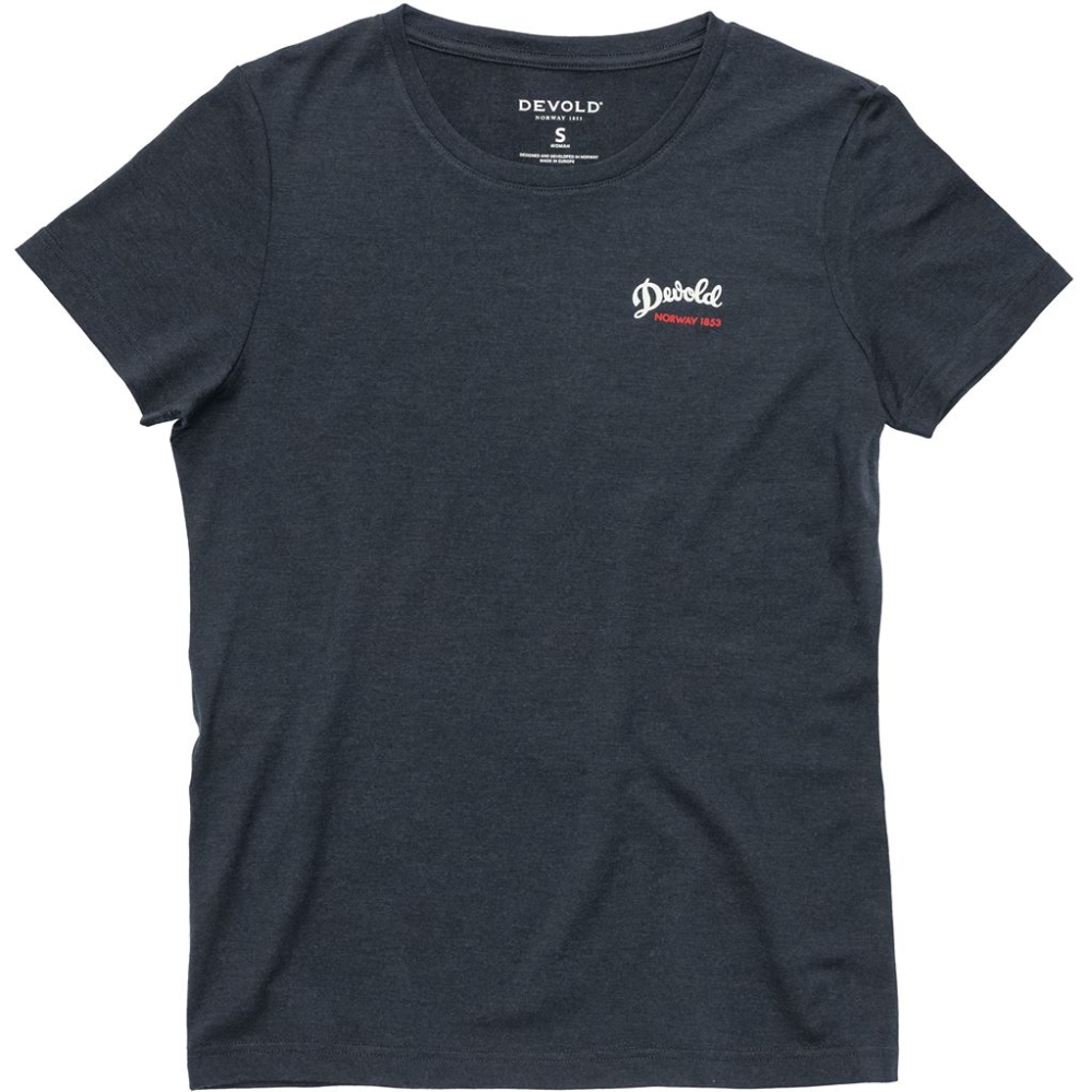 Devold Classic Script Tee Women's Ink GO 180 290 G-284A shirts en tops online bestellen bij Kathmandu Outdoor & Travel