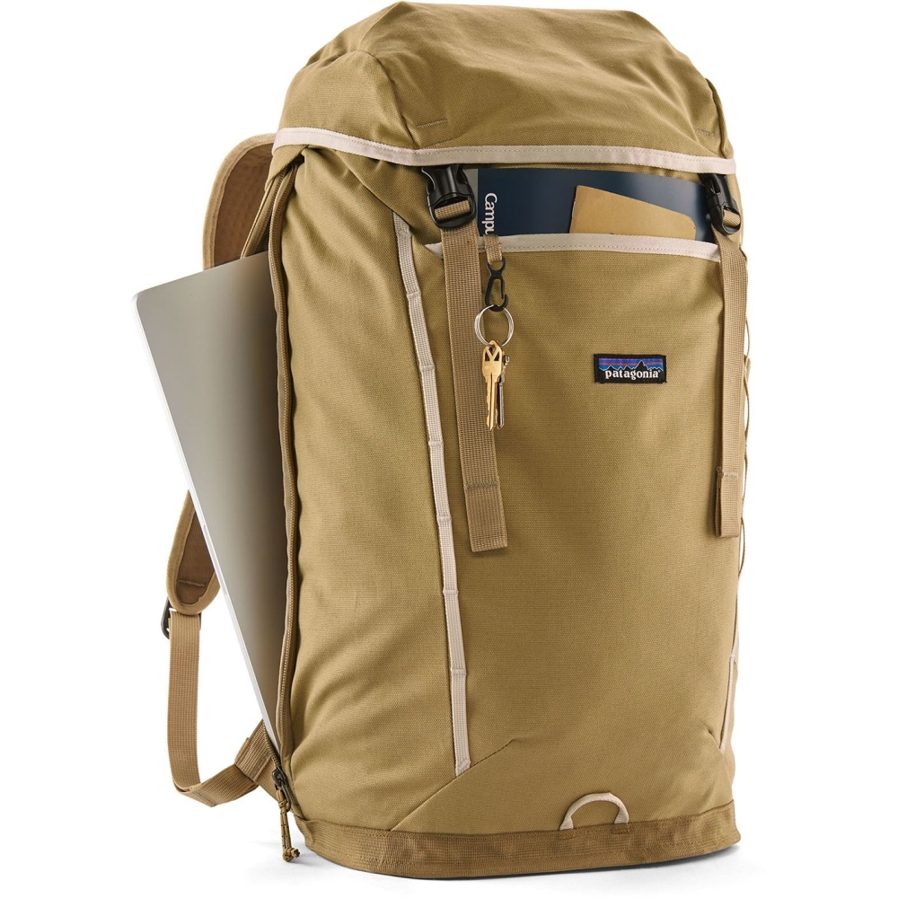 Patagonia Fieldsmith Lid Pack Classic Tan 48548-CSC dagrugzakken online bestellen bij Kathmandu Outdoor & Travel