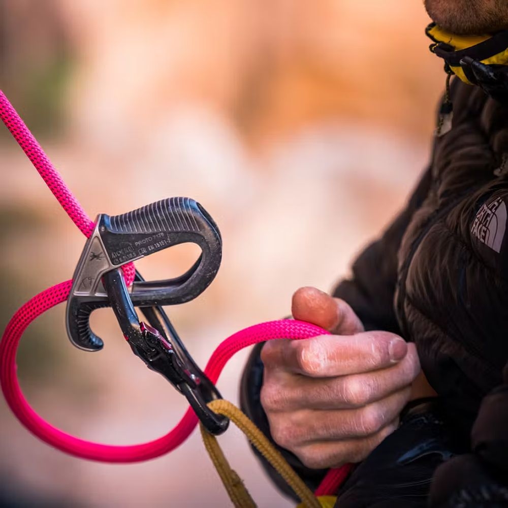 Black Diamond ATC Pilot Black BD5505310000 ijsklimmen en stijgijzers online bestellen bij Kathmandu Outdoor & Travel