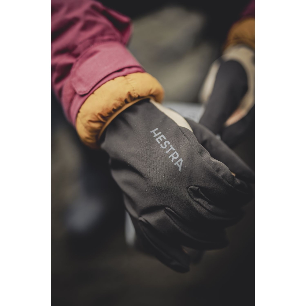 Hestra CZone Contact Glove - 5 finger Dark forest 32110-861 kleding accessoires online bestellen bij Kathmandu Outdoor & Travel