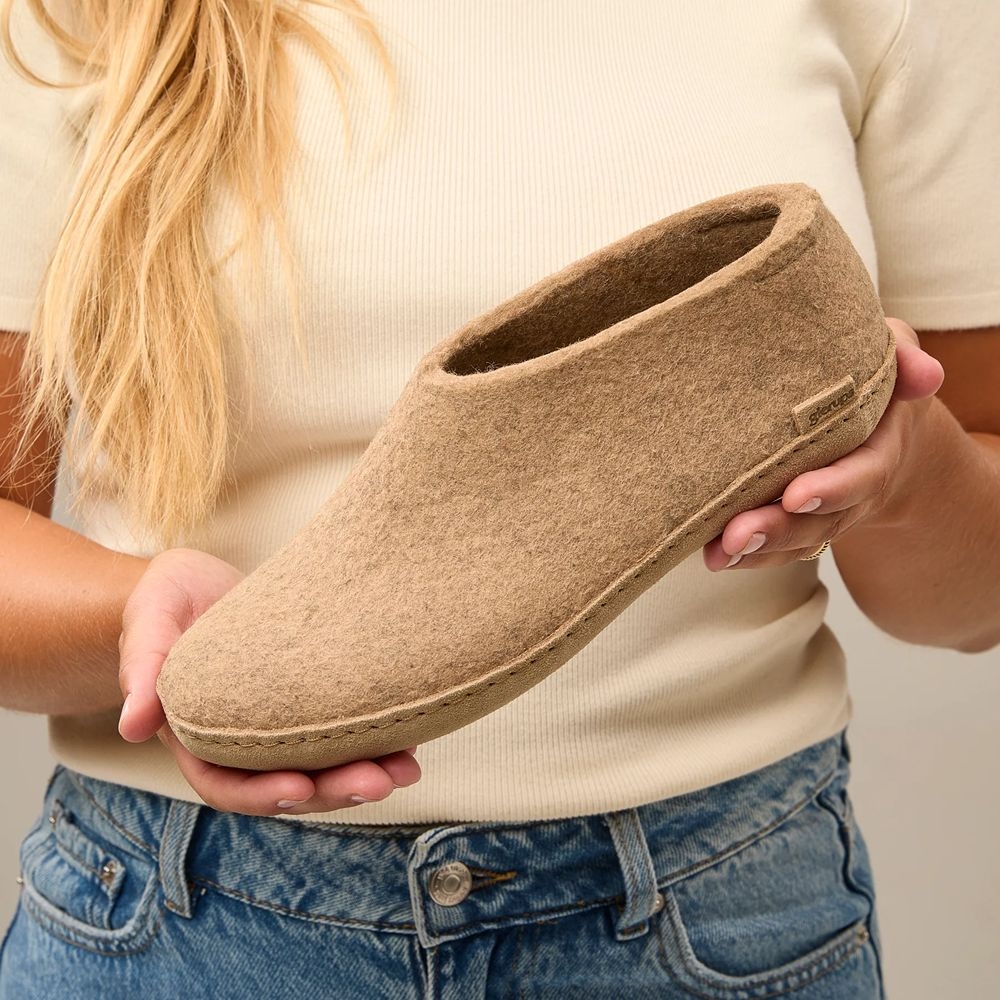 Glerups Shoe Leather Sand A-12-Sand pantoffels en huissokken online bestellen bij Kathmandu Outdoor & Travel