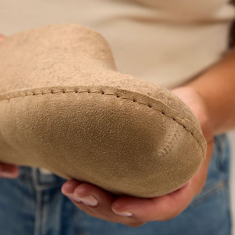 Glerups Shoe Leather Sand A-12-Sand pantoffels en huissokken online bestellen bij Kathmandu Outdoor & Travel