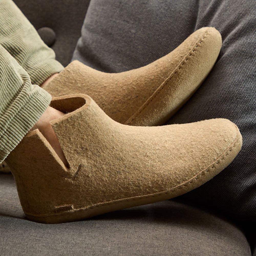 Glerups Boot Leather Sand G-12-Sand pantoffels en huissokken online bestellen bij Kathmandu Outdoor & Travel