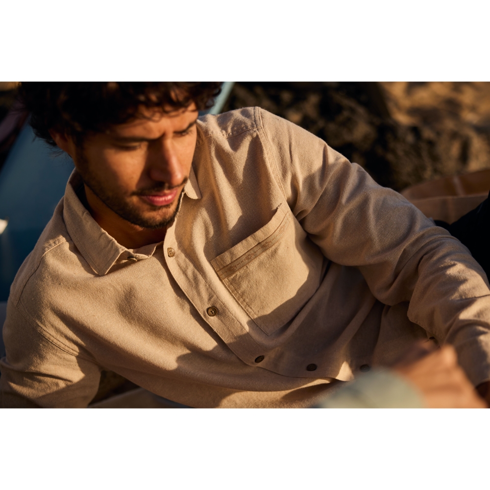 Sherpa Adventure Gear Daha LS Shirt Bardiya Sand SM12042-118 shirts en tops online bestellen bij Kathmandu Outdoor & Travel