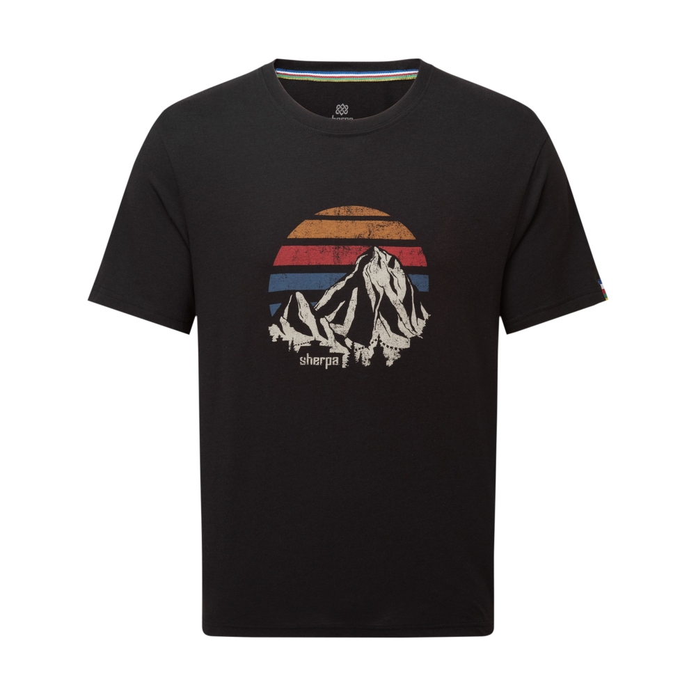 Sherpa Adventure Gear Bali Retro Sunset Tee Black SM11065-130 shirts en tops online bestellen bij Kathmandu Outdoor & Travel