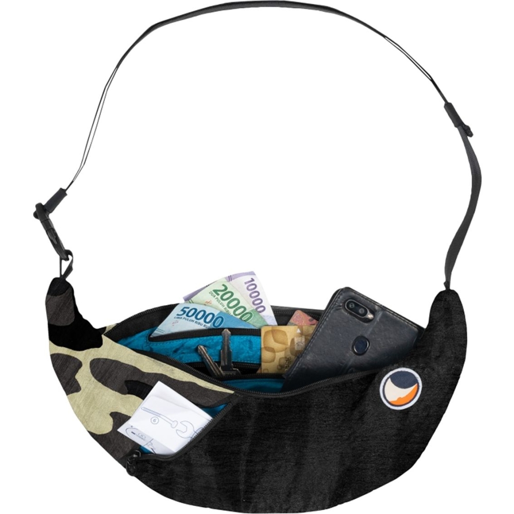 Ticket to the Moon Upcycled Sling Bag Black / Camo TMSLB07Camo tassen online bestellen bij Kathmandu Outdoor & Travel