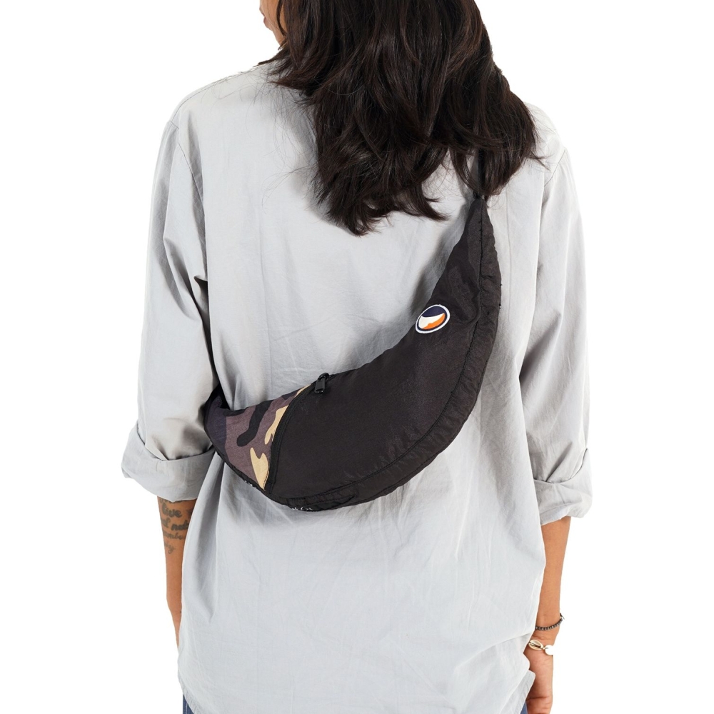 Ticket to the Moon Upcycled Sling Bag Black / Camo TMSLB07Camo tassen online bestellen bij Kathmandu Outdoor & Travel