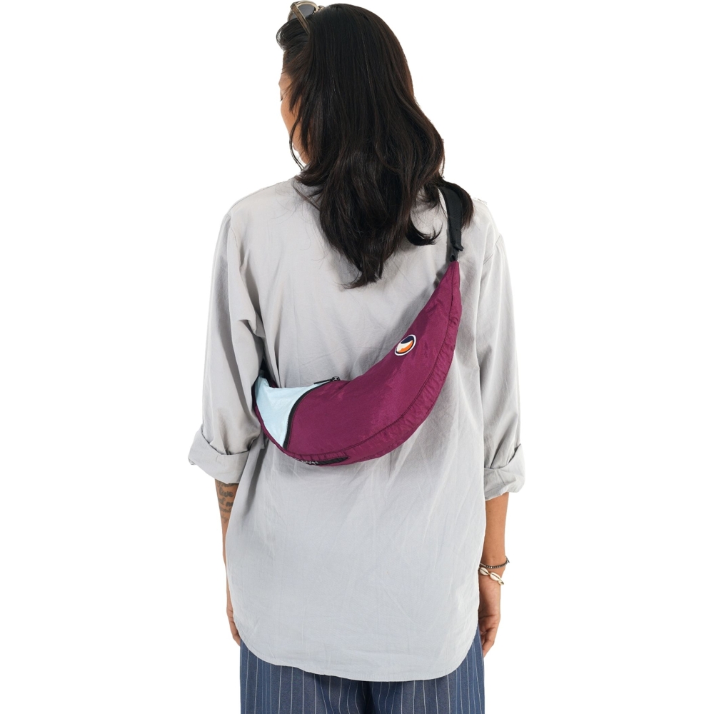 Ticket to the Moon Upcycled Sling Bag Plum / Cloud TMSLB7877 tassen online bestellen bij Kathmandu Outdoor & Travel