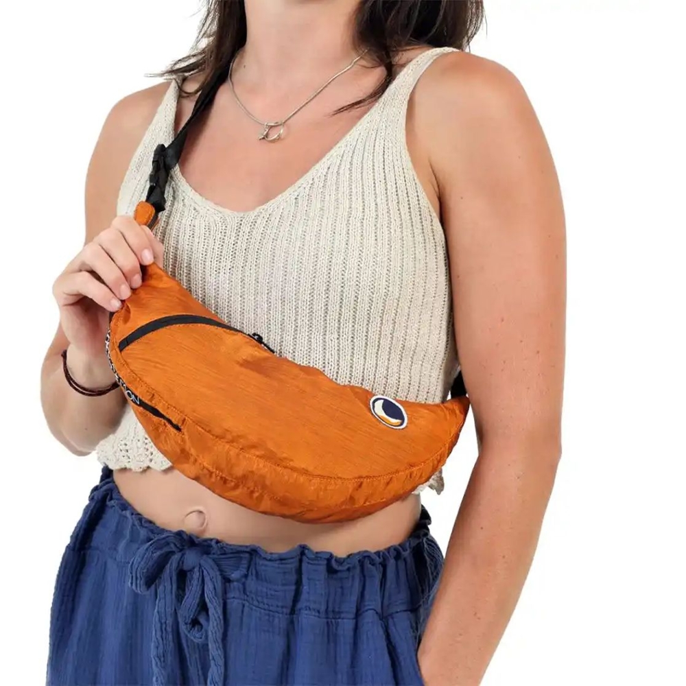 Ticket to the Moon Upcycled Sling Bag Premium Terracotta TMSLBPR45 tassen online bestellen bij Kathmandu Outdoor & Travel