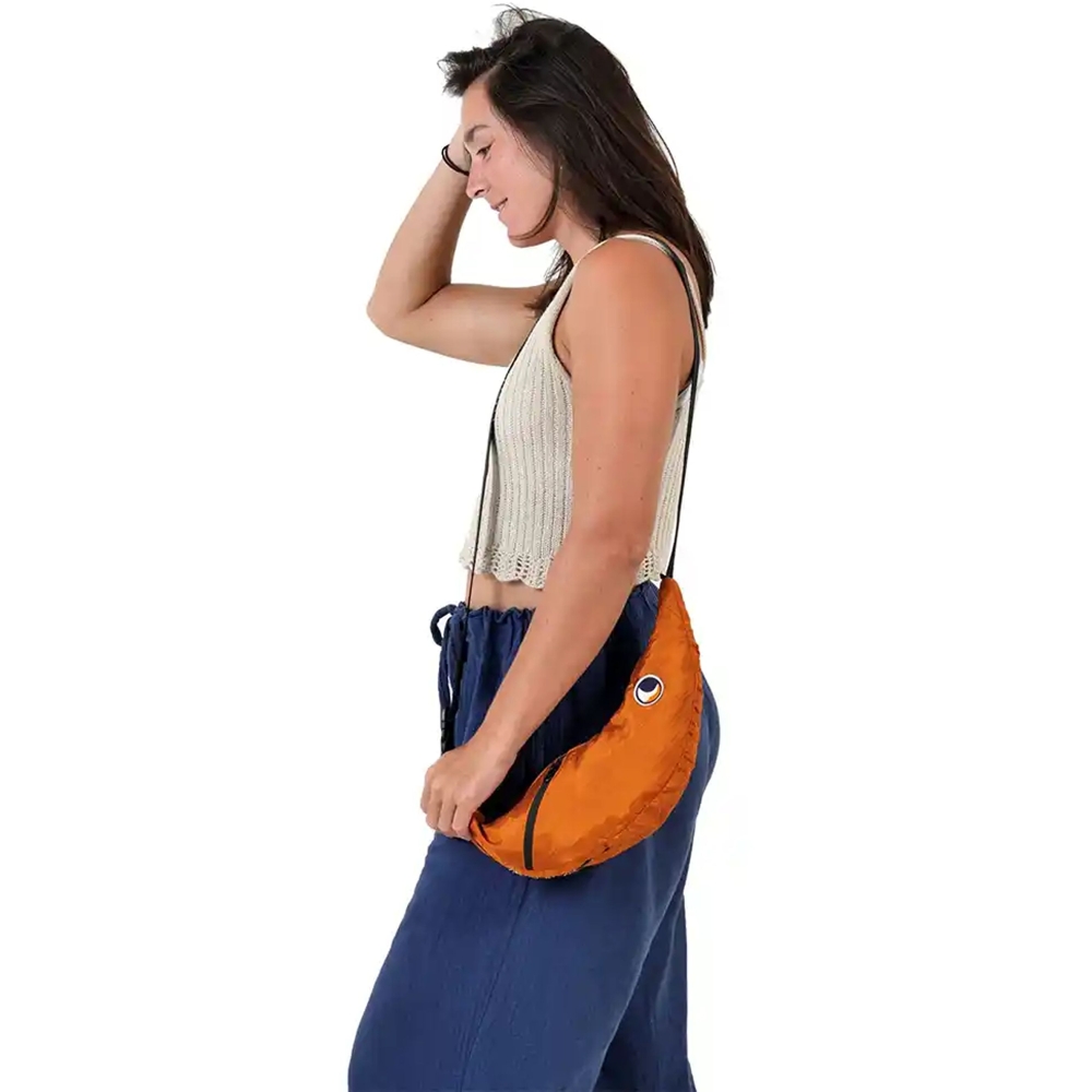 Ticket to the Moon Upcycled Sling Bag Premium Terracotta TMSLBPR45 tassen online bestellen bij Kathmandu Outdoor & Travel