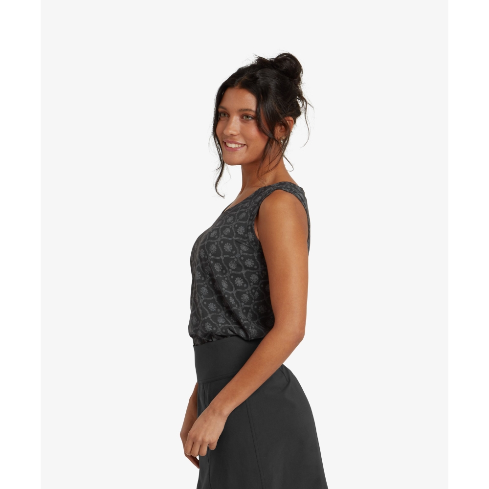 Sherpa Adventure Gear Neha V-Neck Tank Women's Black Sublime SW20013-136 shirts en tops online bestellen bij Kathmandu Outdoor & Travel