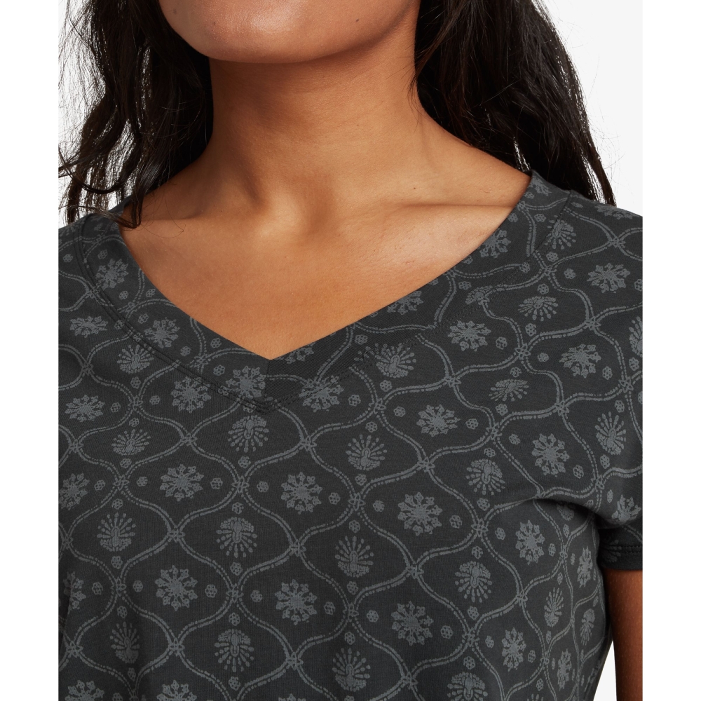 Sherpa Adventure Gear Neha V-Neck Tee Women's Black Sublime SW21019-136 shirts en tops online bestellen bij Kathmandu Outdoor & Travel