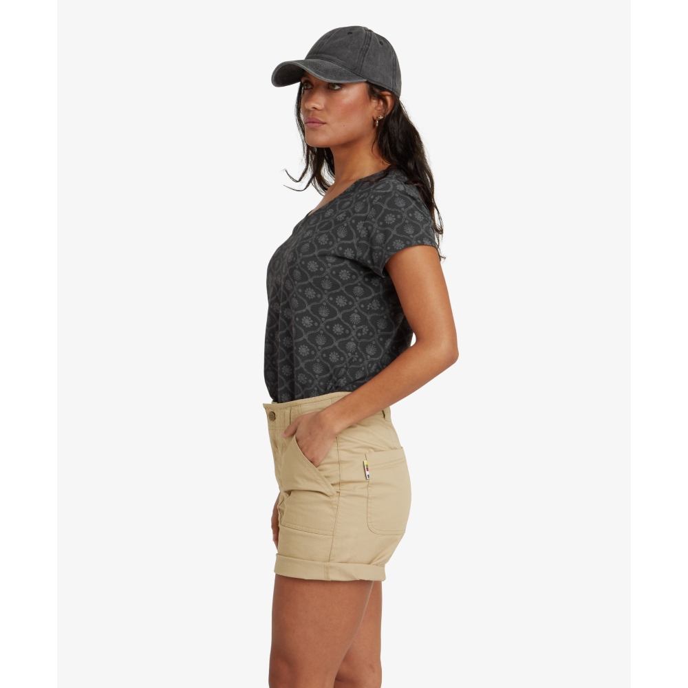 Sherpa Adventure Gear Neha V-Neck Tee Women's Black Sublime SW21019-136 shirts en tops online bestellen bij Kathmandu Outdoor & Travel