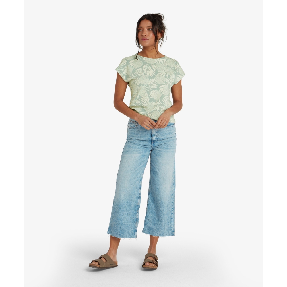 Sherpa Adventure Gear Neha Tee Women's Celery Bhodi Leaf SW21016-897 shirts en tops online bestellen bij Kathmandu Outdoor & Travel