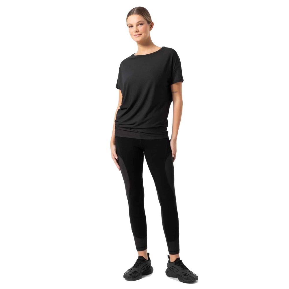 Super Natural Loose Air Tee Women's Jet Black SNW024590-872 shirts en tops online bestellen bij Kathmandu Outdoor & Travel