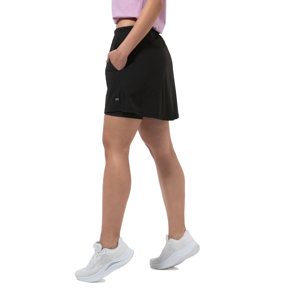 Super Natural Hiking Skirt Women's Jet Black SNW021650-872 jurken en rokken online bestellen bij Kathmandu Outdoor & Travel