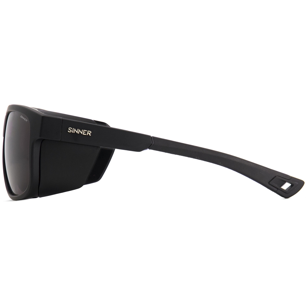 Sinner Kaplan Matte Black Smoke SISU-891-10-10 zonnebrillen online bestellen bij Kathmandu Outdoor & Travel