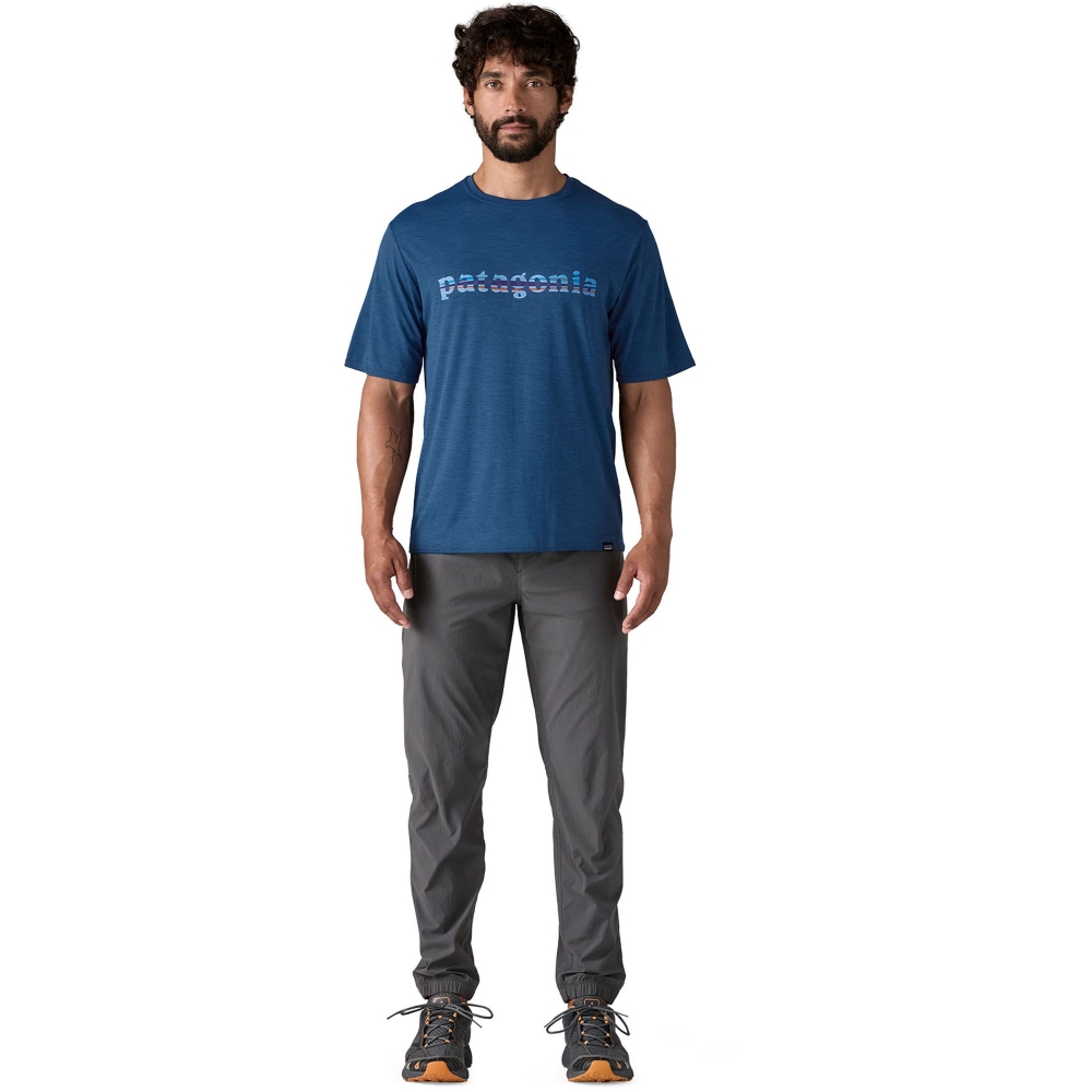 Patagonia Cap Cool Daily Graphic Shirt '73 Text Logo: Clement Blue X- 45235-TCLX shirts en tops online bestellen bij Kathmandu Outdoor & Travel