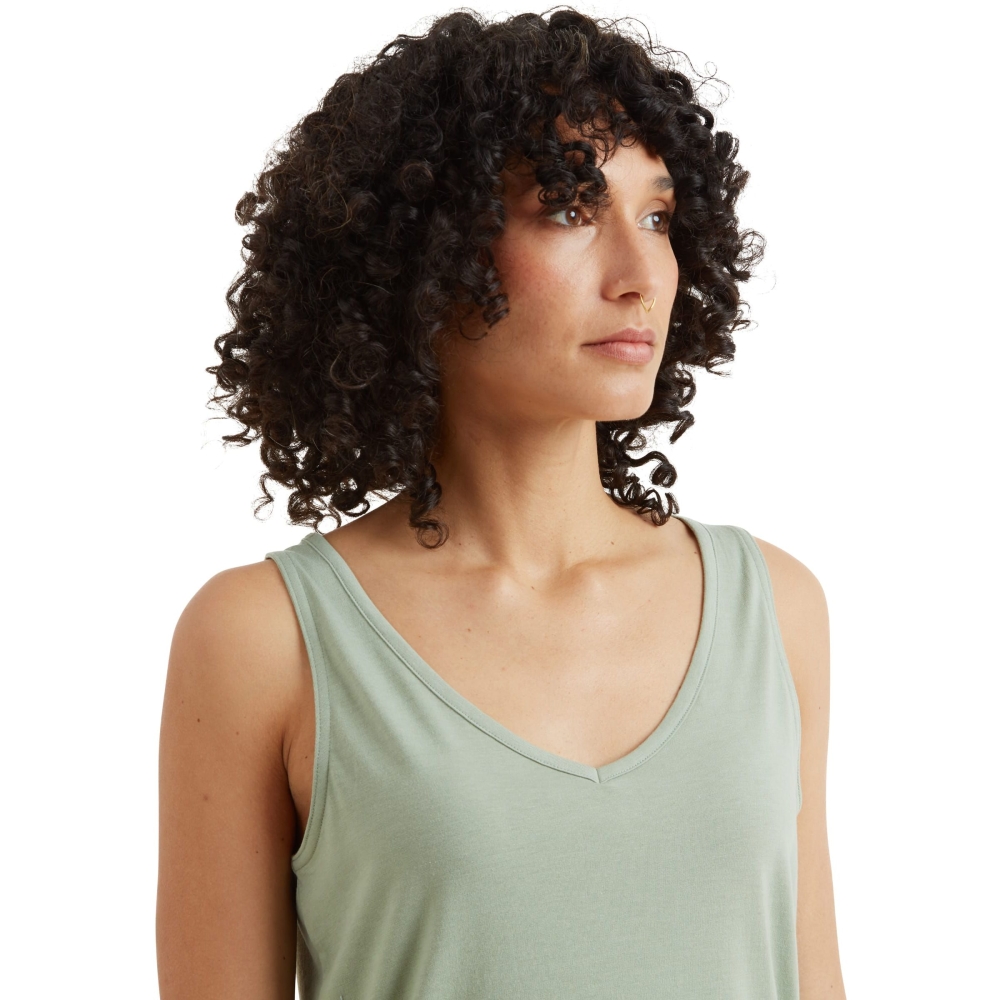 Sherpa Adventure Gear Bali V-Neck Tank Women's Celery SW20029-830 shirts en tops online bestellen bij Kathmandu Outdoor & Travel