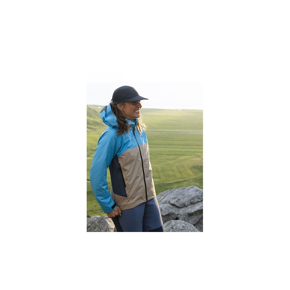 Bergans Vaagaa 3L Shell Jacket Women's Aqua Lagoon / Warm Sand / Gran 3638-25675 jassen online bestellen bij Kathmandu Outdoor & Travel