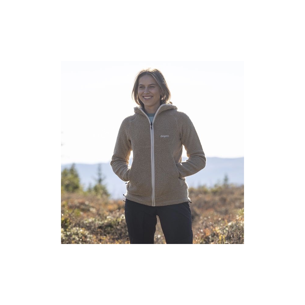 Bergans Vaagaa Merino Terry Midlayer Hoodie Women's Sandstone 3393-22868 fleeces en truien online bestellen bij Kathmandu Outdoor & Travel