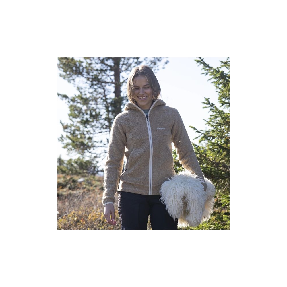 Bergans Vaagaa Merino Terry Midlayer Hoodie Women's Sandstone 3393-22868 fleeces en truien online bestellen bij Kathmandu Outdoor & Travel