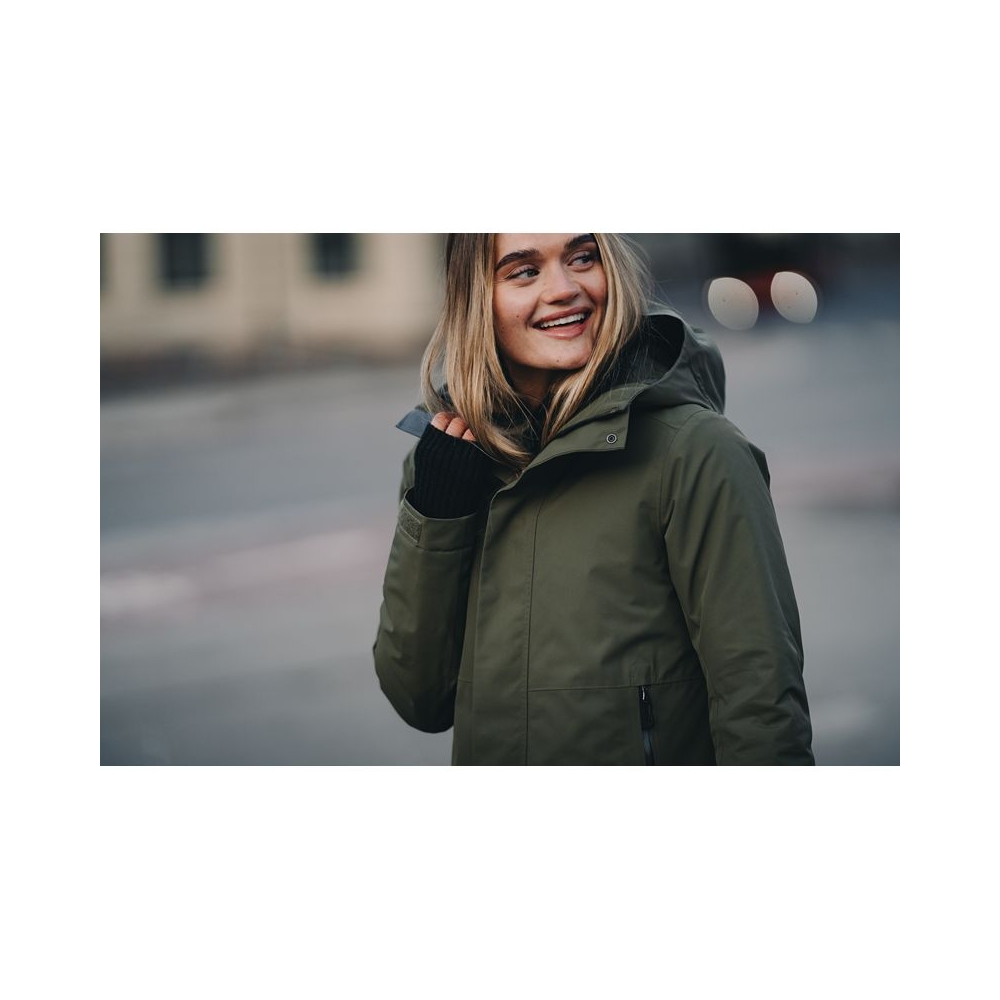 Bergans Urban Insulated Shell Coat Women Dark Green Mud 3643-13655 jassen online bestellen bij Kathmandu Outdoor & Travel
