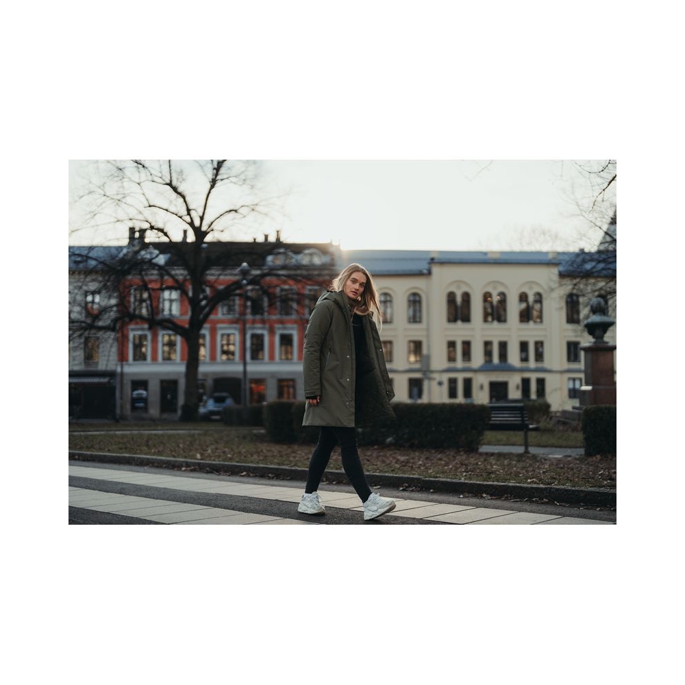 Bergans Urban Insulated Shell Coat Women Dark Green Mud 3643-13655 jassen online bestellen bij Kathmandu Outdoor & Travel