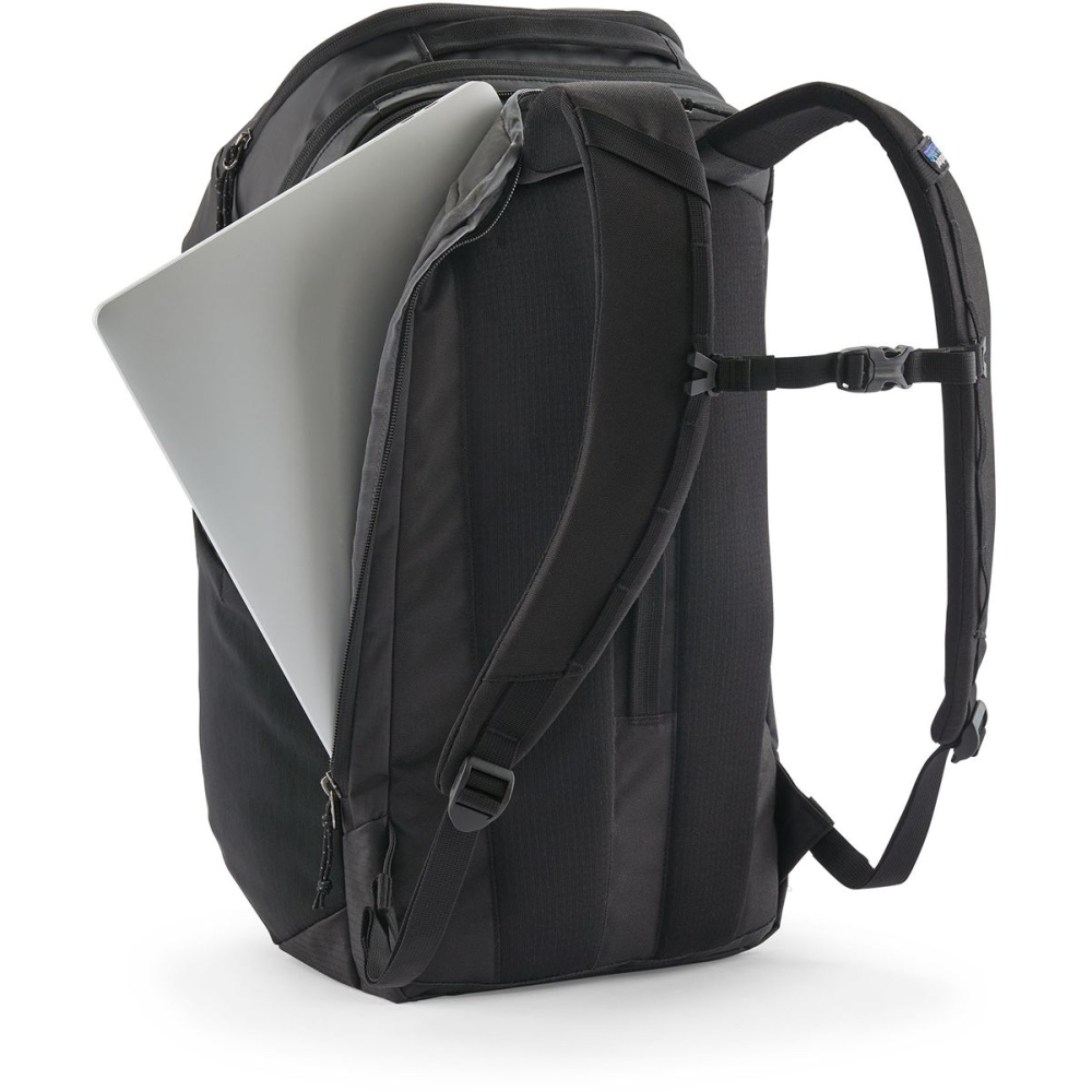 Patagonia Black Hole Pack 32L Black w/Black 49302-BOB-ALL dagrugzakken online bestellen bij Kathmandu Outdoor & Travel