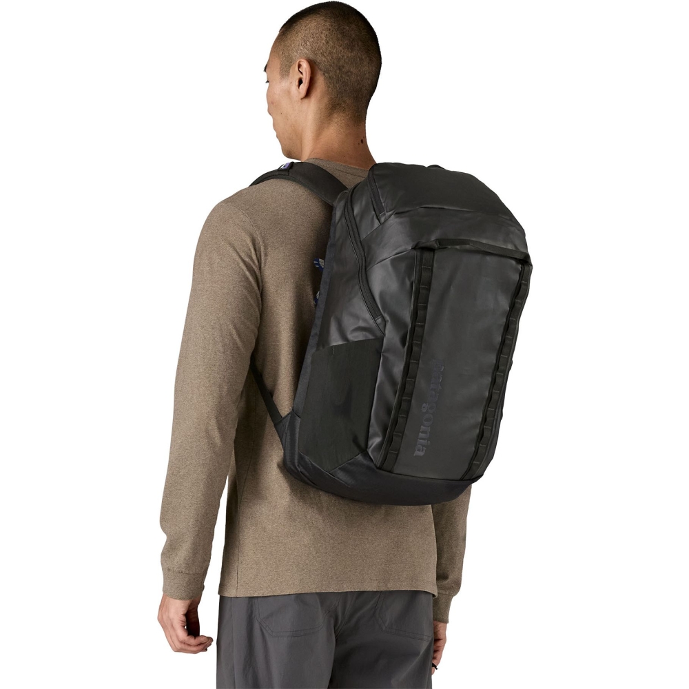 Patagonia Black Hole Pack 32L Black w/Black 49302-BOB-ALL dagrugzakken online bestellen bij Kathmandu Outdoor & Travel