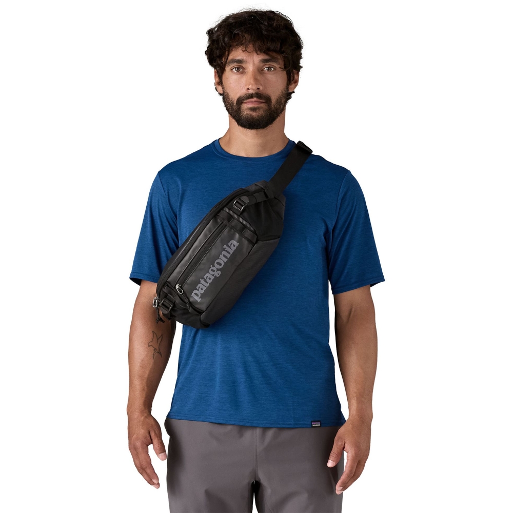 Patagonia Black Hole Waist Pack 5L Black w/Black 49282-BOB-ALL tassen online bestellen bij Kathmandu Outdoor & Travel
