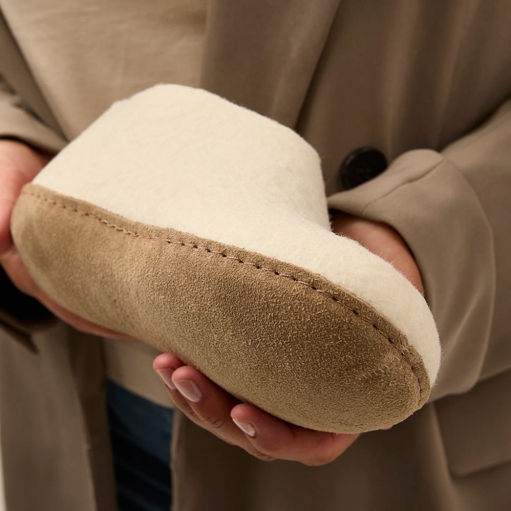 Glerups Shoe Leather White A-03 White pantoffels en huissokken online bestellen bij Kathmandu Outdoor & Travel