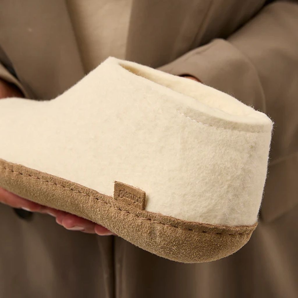 Glerups Shoe Leather White A-03 White pantoffels en huissokken online bestellen bij Kathmandu Outdoor & Travel