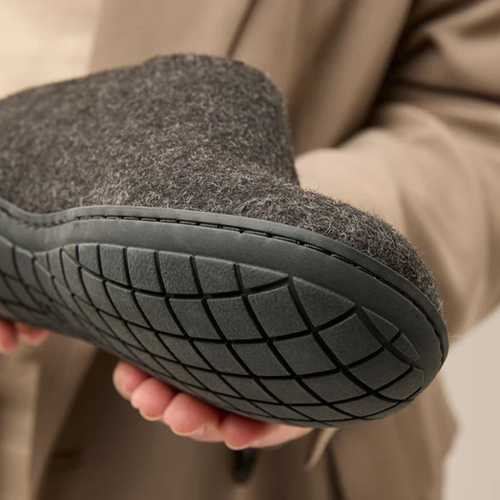Glerups Slip-On Rubber Charcoal BR-02 Charcoal pantoffels en huissokken online bestellen bij Kathmandu Outdoor & Travel