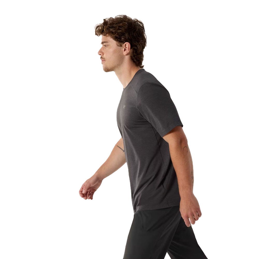 Arc'teryx Cormac Crew SS Black Heather 9718-Black Heather shirts en tops online bestellen bij Kathmandu Outdoor & Travel