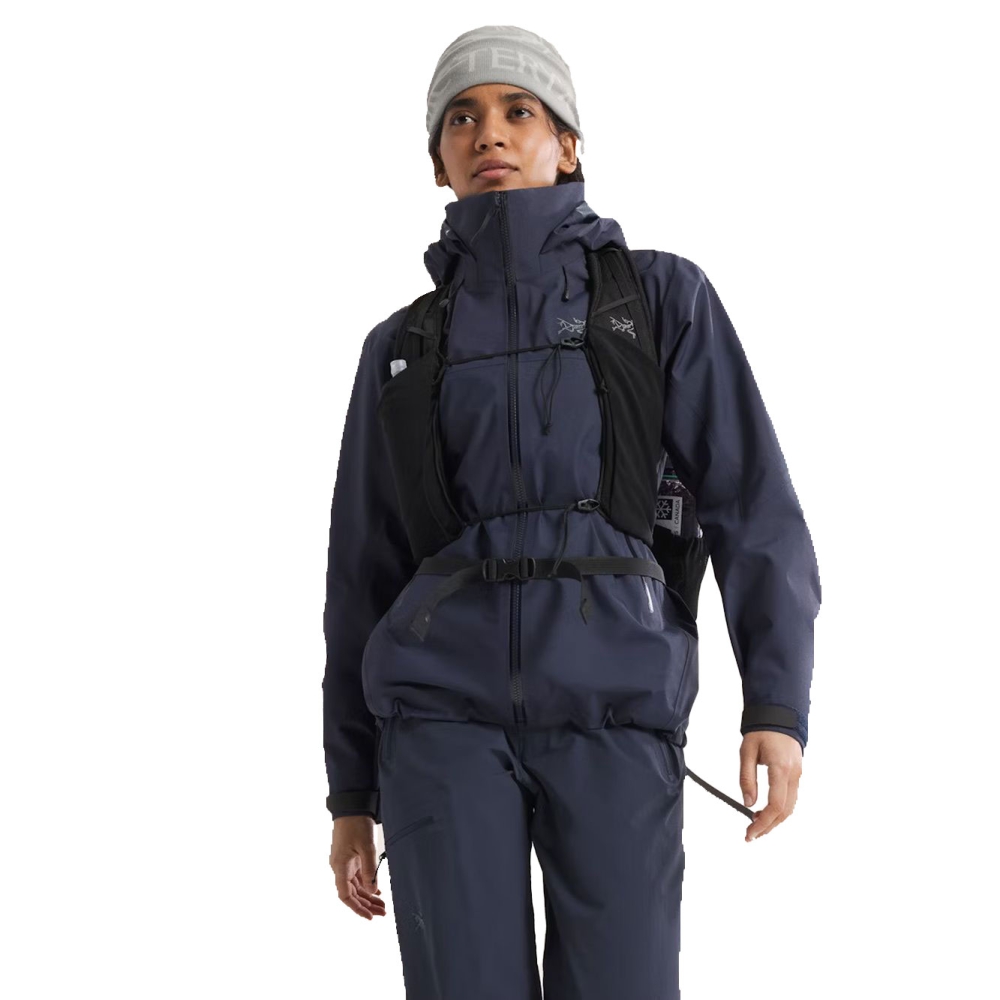Arc'teryx Beta AR Jacket Women's Black Sapphire 9863-Black Sapphire jassen online bestellen bij Kathmandu Outdoor & Travel