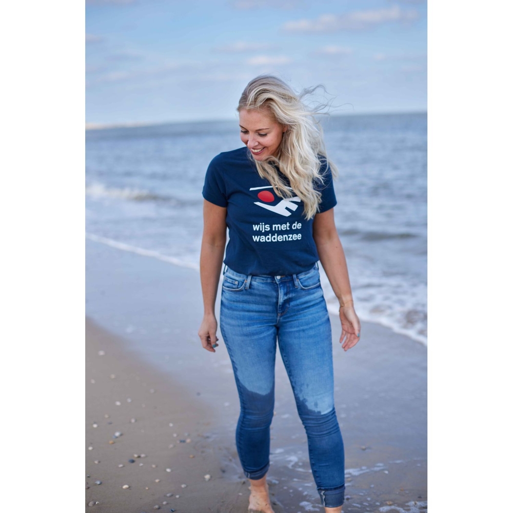 Blue Loop Originals WijsWadden Tshirt Women's Dress Blue W-WWTS002-24-B303 shirts en tops online bestellen bij Kathmandu Outdoor & Travel