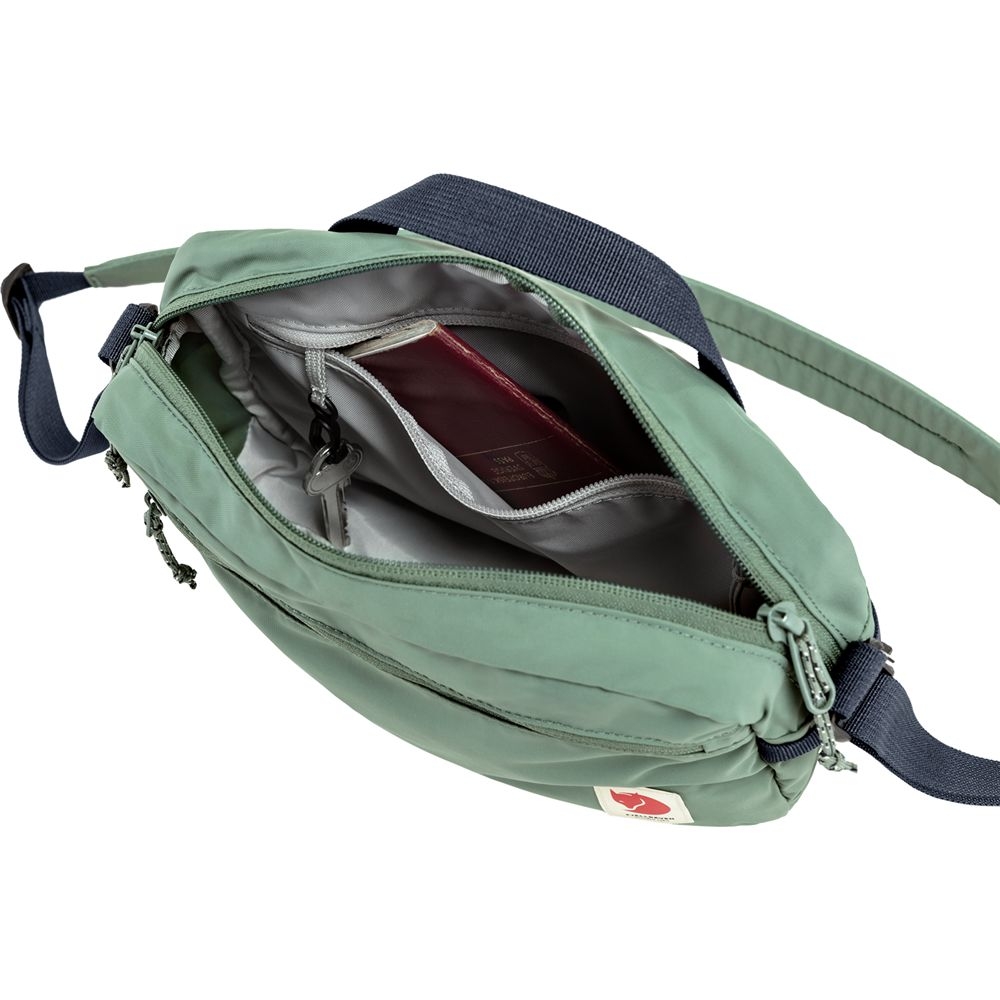 Fjällräven High Coast Crossbody Patina Green F23227-614 tassen online bestellen bij Kathmandu Outdoor & Travel
