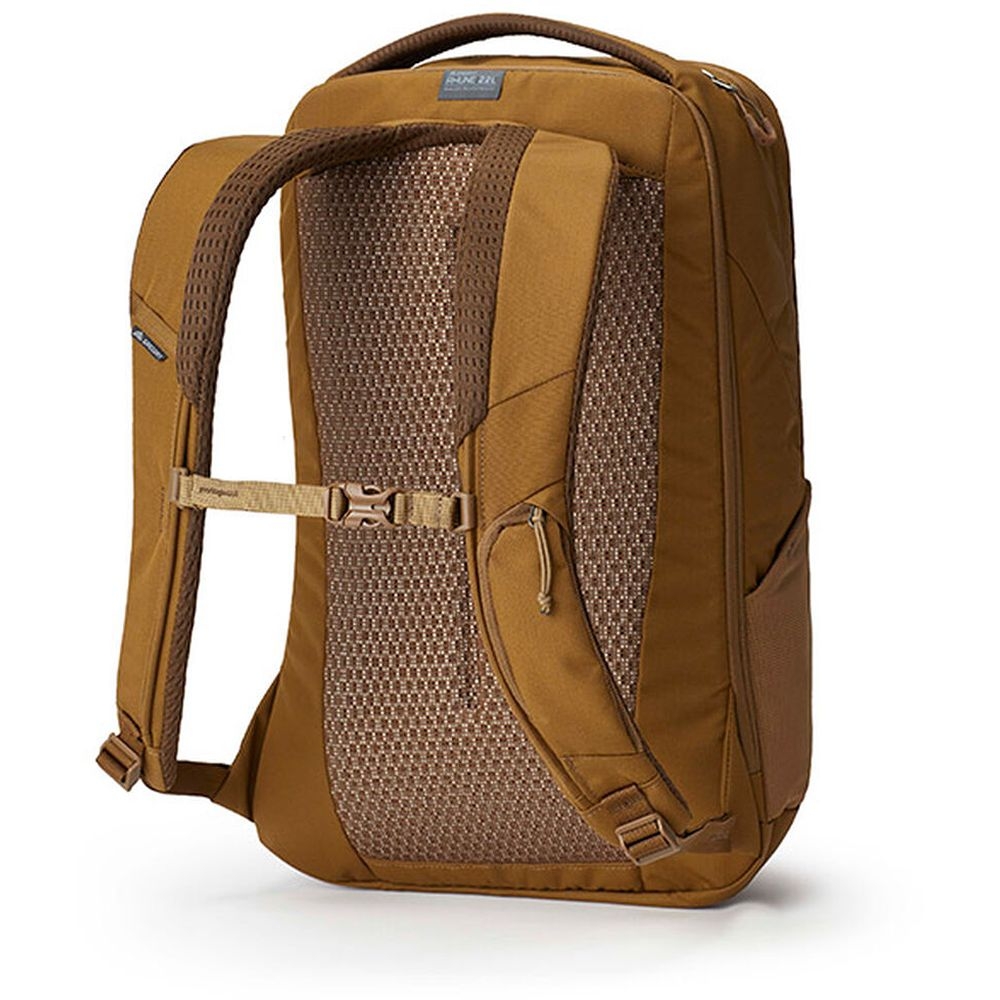 Gregory Rhune 22 Coyote Brown 143376-4869 dagrugzakken online bestellen bij Kathmandu Outdoor & Travel