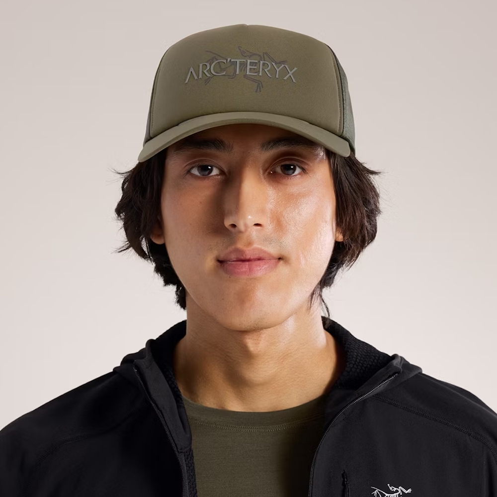 Arc'teryx Bird Word Trucker Hat Tatsu / Forage 9488-021229 kleding accessoires online bestellen bij Kathmandu Outdoor & Travel