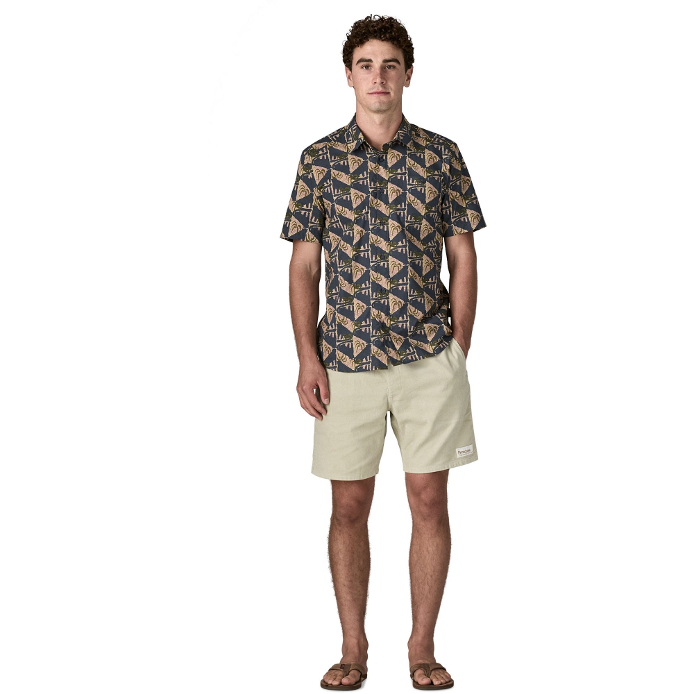Patagonia Patagonia Go To Shirt 52691-JGDO shirts en tops Patagonia Go To Shirt Jaguar Geo: Dolomite Blue 52691-JGDO shirts en tops online bestellen bij Kathmandu Outdoor & Travel
