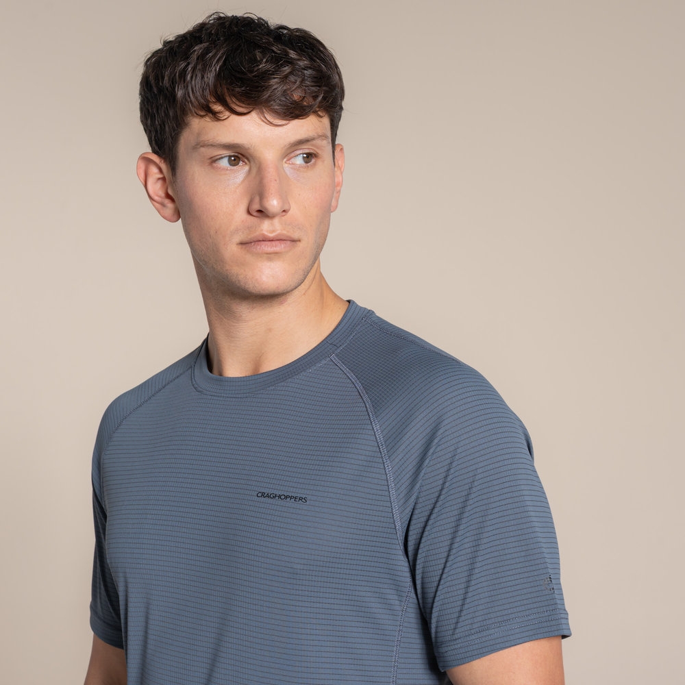 Craghoppers NosiLife SolarShield+ Short Sleeved T-Shirt Dark Pewter CMT1038-1EG shirts en tops online bestellen bij Kathmandu Outdoor & Travel