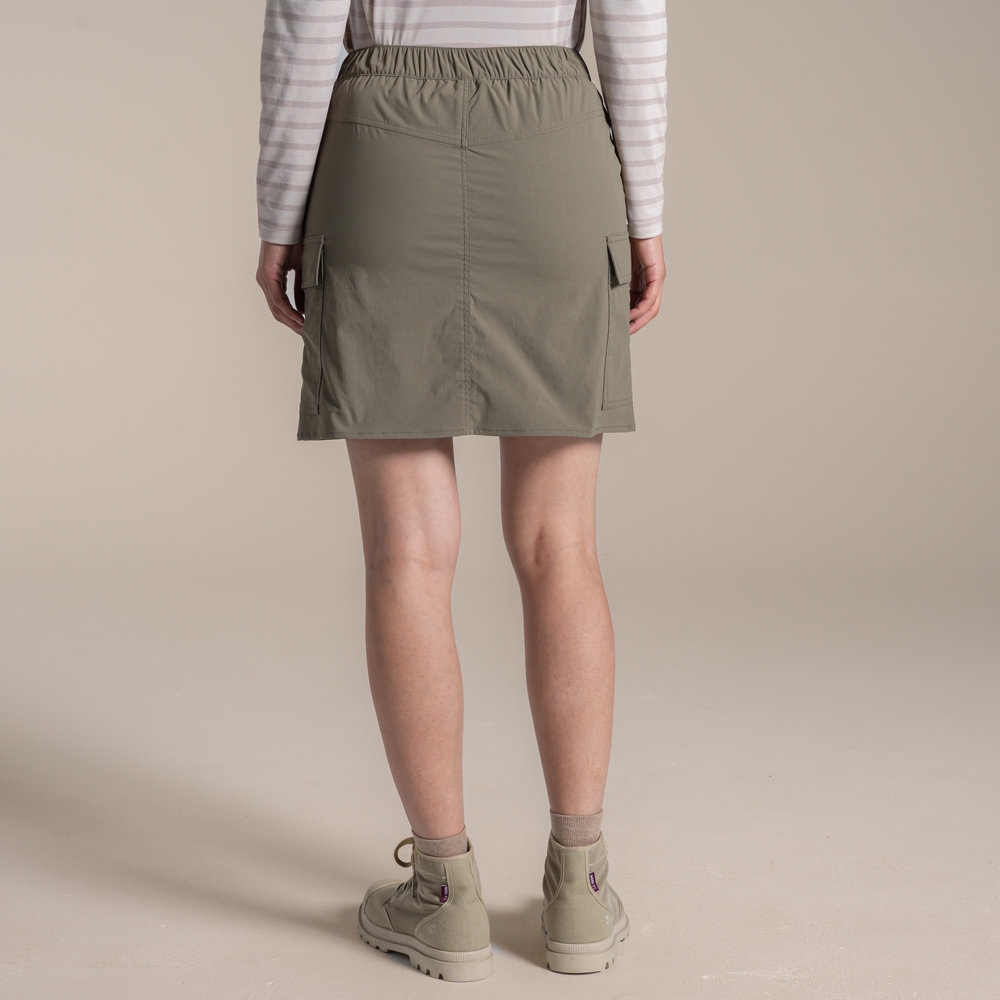 Craghoppers NosiLife Pro Cargo Skort Women's Wild Olive CWD058-CZL jurken en rokken online bestellen bij Kathmandu Outdoor & Travel